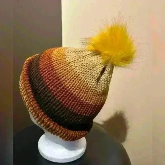 Handmade  knit hat brown - Picture 2 of 3